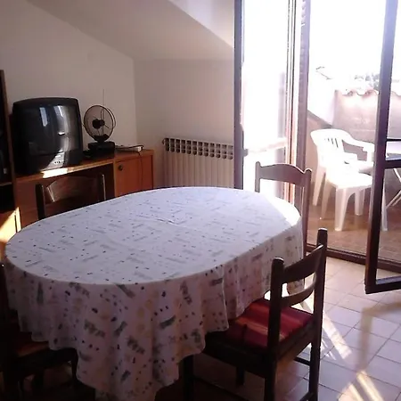 - Diklo 13327b Apartamento Zadar